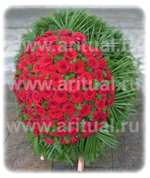 Заказать траурный венок из живых цветов по специальной цене. Бесплатная доставка по Москве.